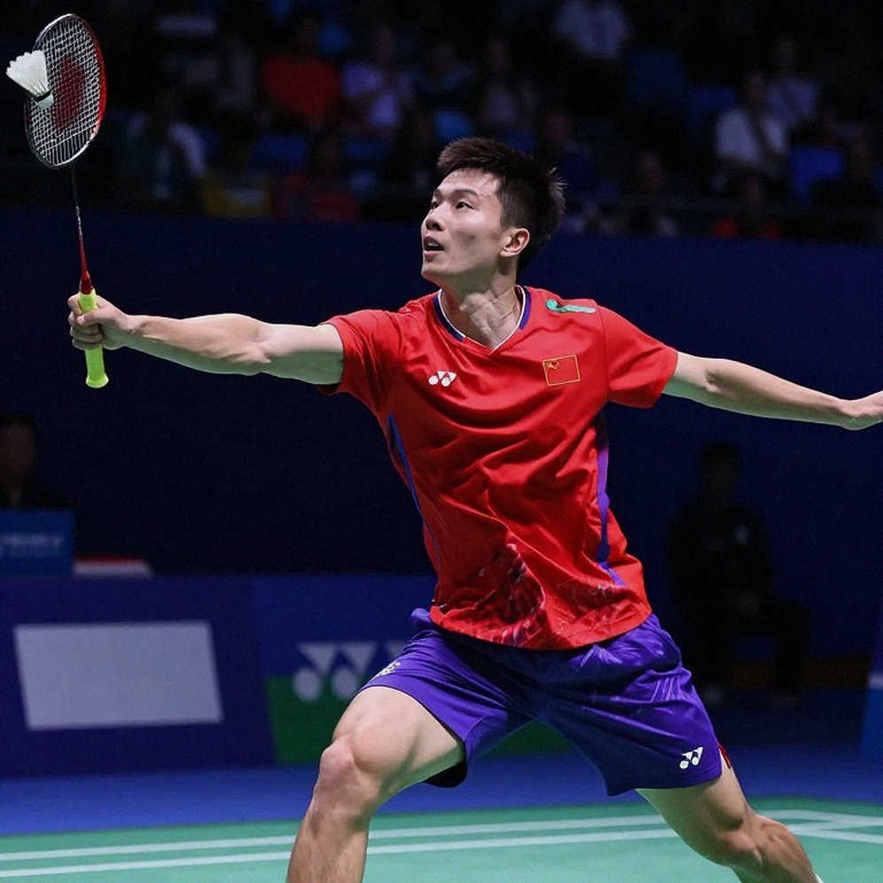 Alwi Farhan tập cùng Momota: Khoảng trống giữa hào quang và dữ liệu
