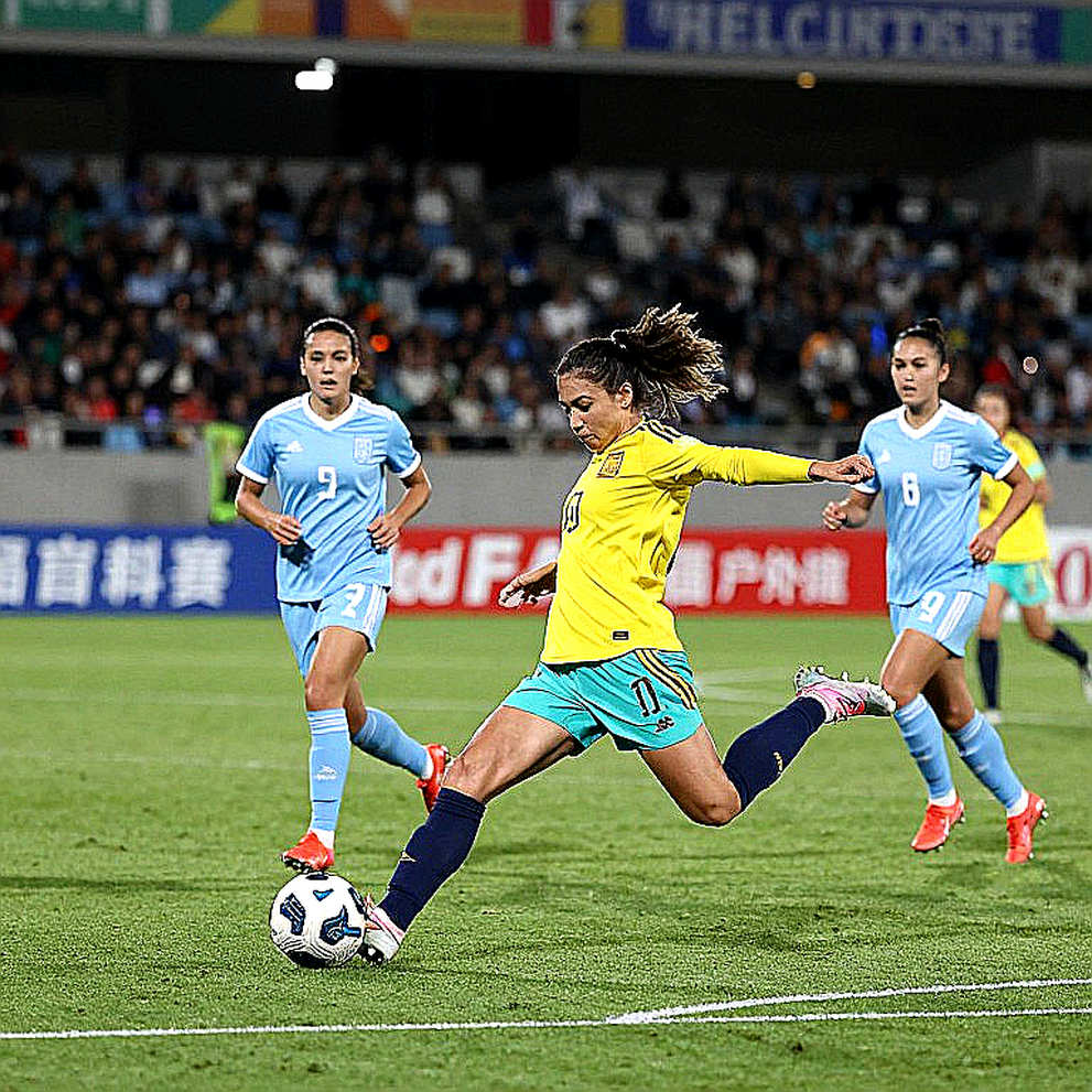 Bóng đá Việt Nam và bài toán dữ liệu: thứ V.League chưa chịu mua