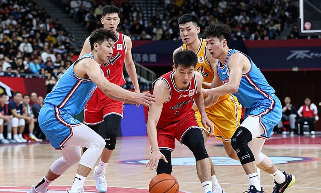 Cedi Osman trở lại OAKA: Khi ký ức vỗ tay và hiện tại lên tiếng