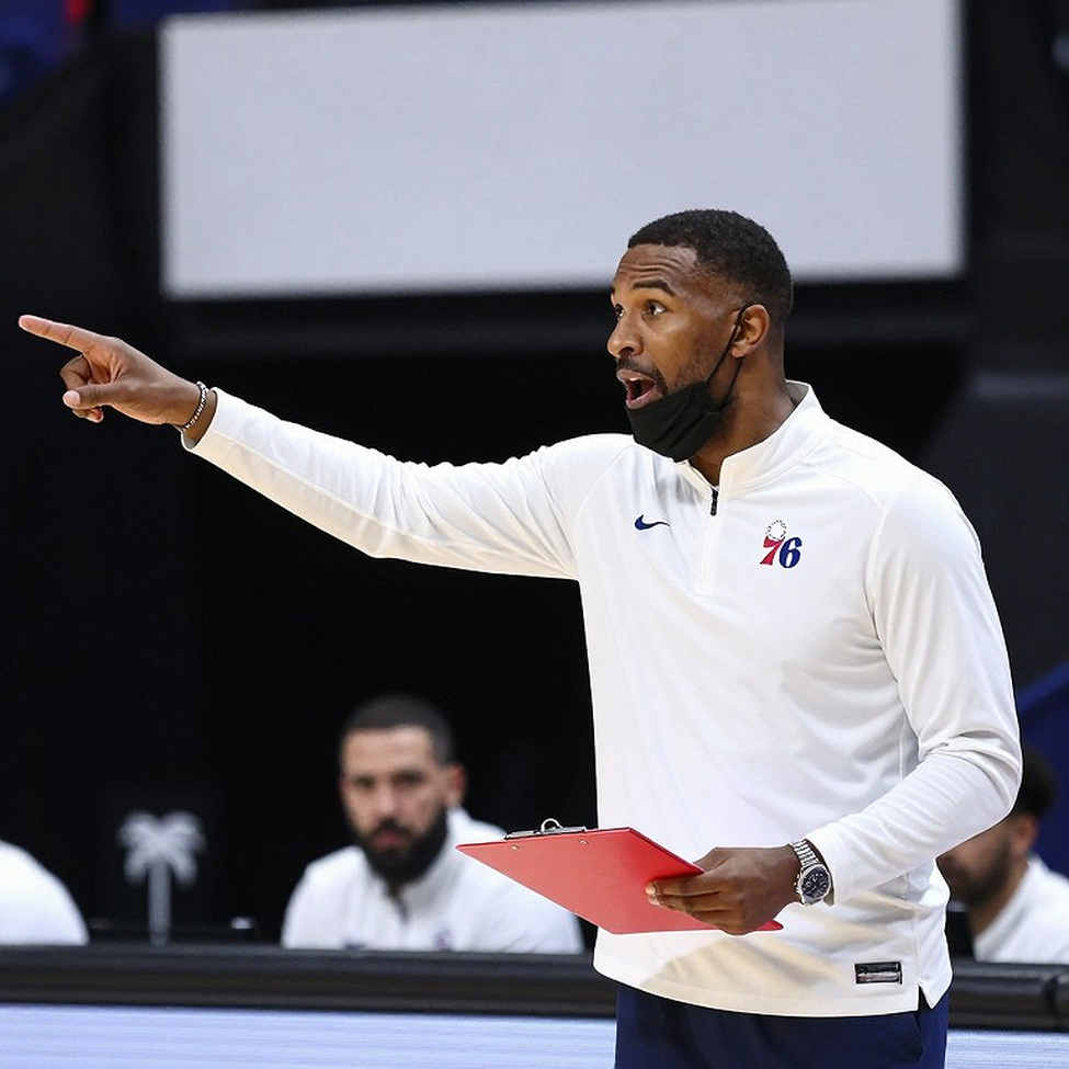 Nhà vô địch ACB gục ngã ngay ngày khai màn: Valencia 100-105 iLERNA Lleida tại Roig Arena